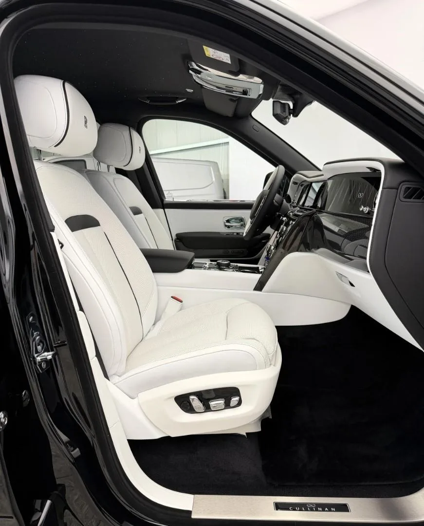 2026 Rolls-Royce Cullinan Series II Black Badge, 22/30