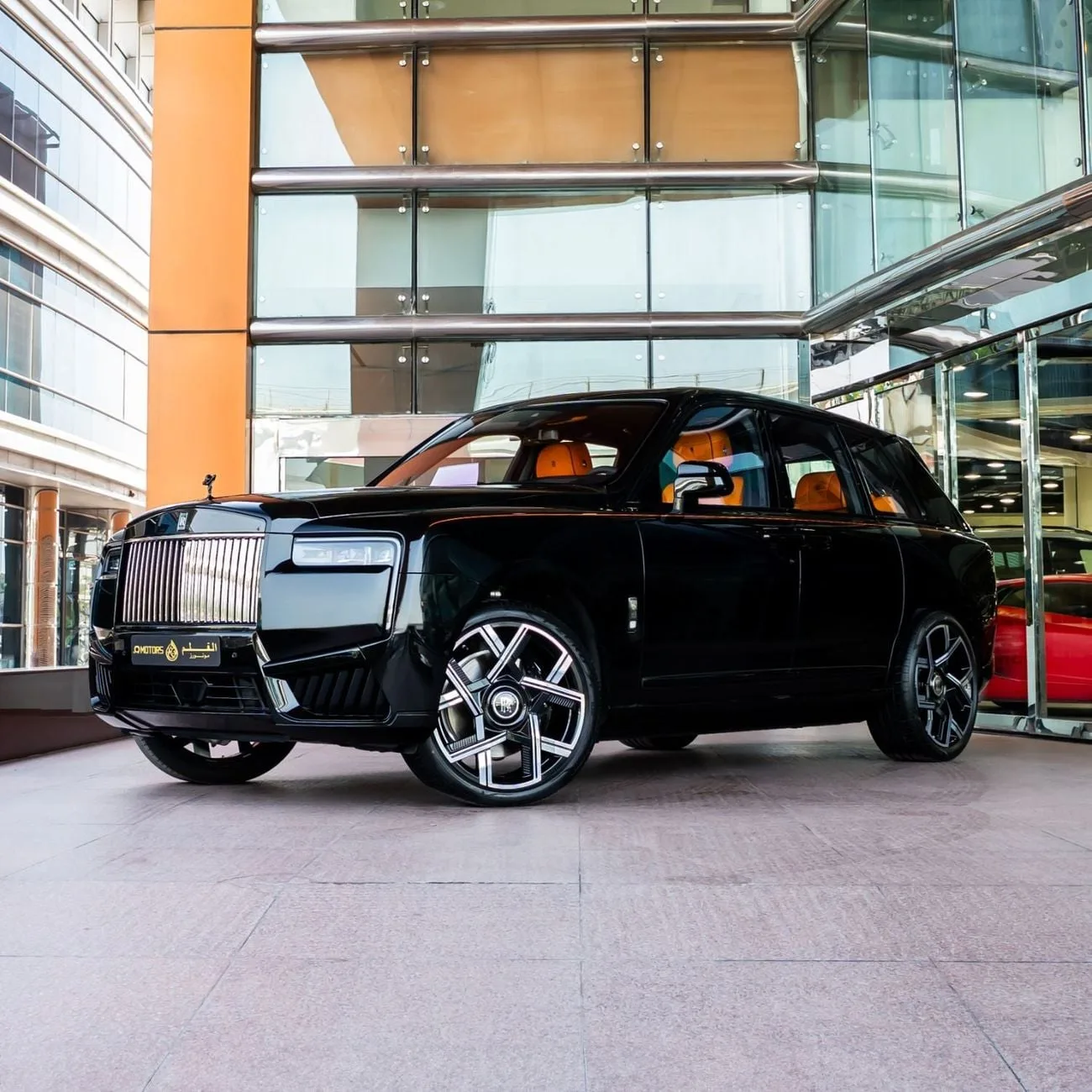 2026 Rolls-Royce Cullinan Series II Black Badge proposta da un concessionario specializzato a Dubai, Emirati Arabi Uniti, foto principale