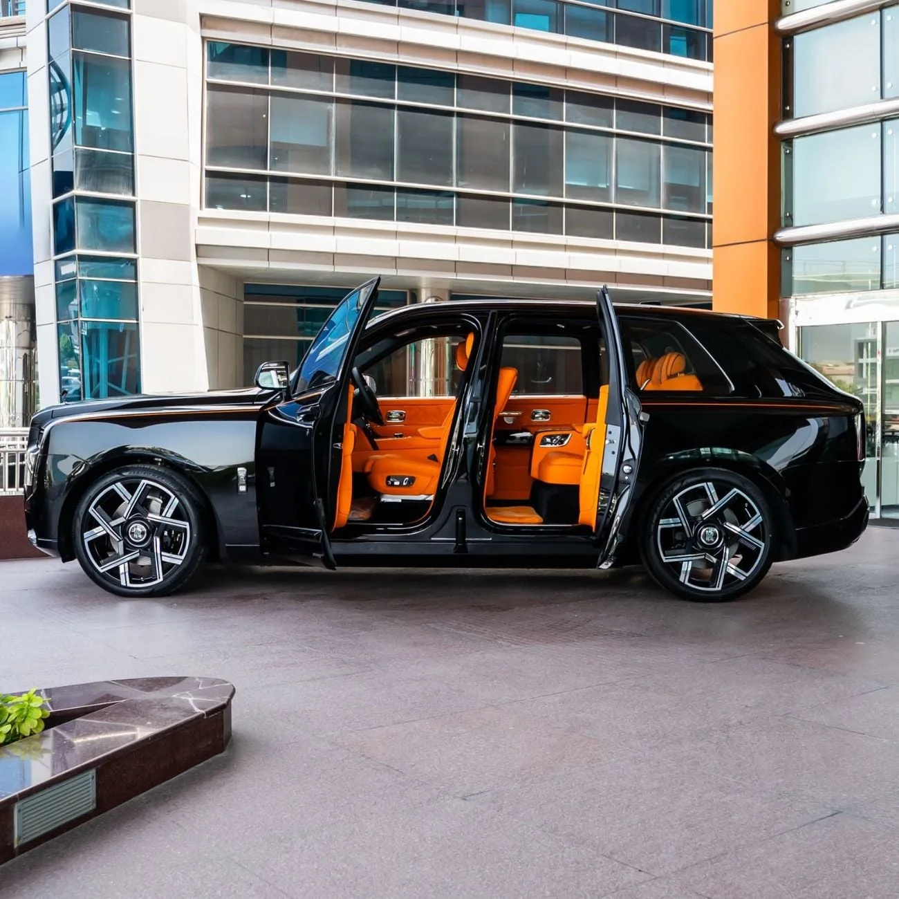 2026 Rolls-Royce Cullinan Series II Black Badge, 6/21