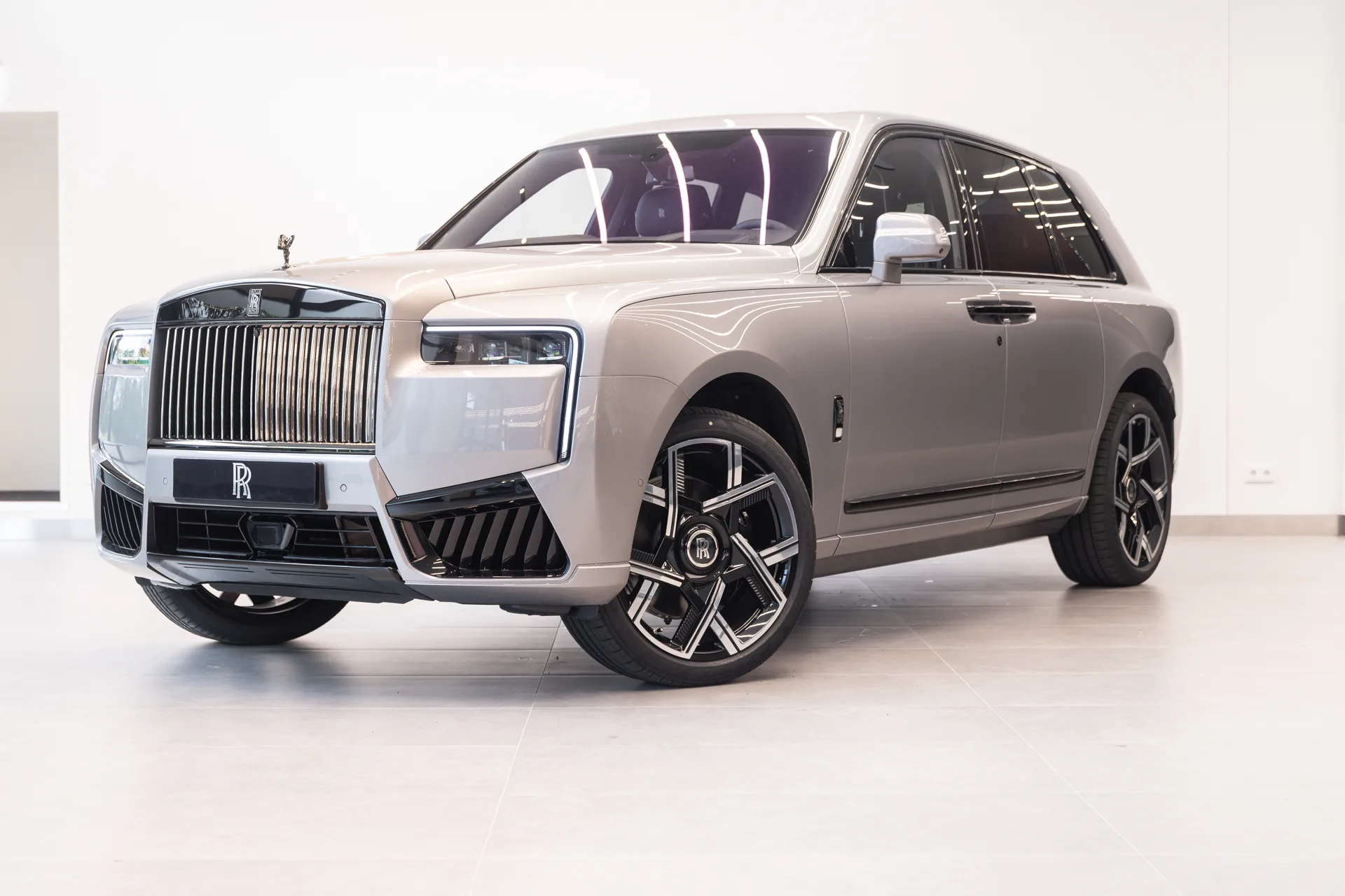 2026 Rolls-Royce Cullinan Series II Black Badge proposée par un concessionnaire spécialisé à Eindhoven, Pays-Bas, photo principale