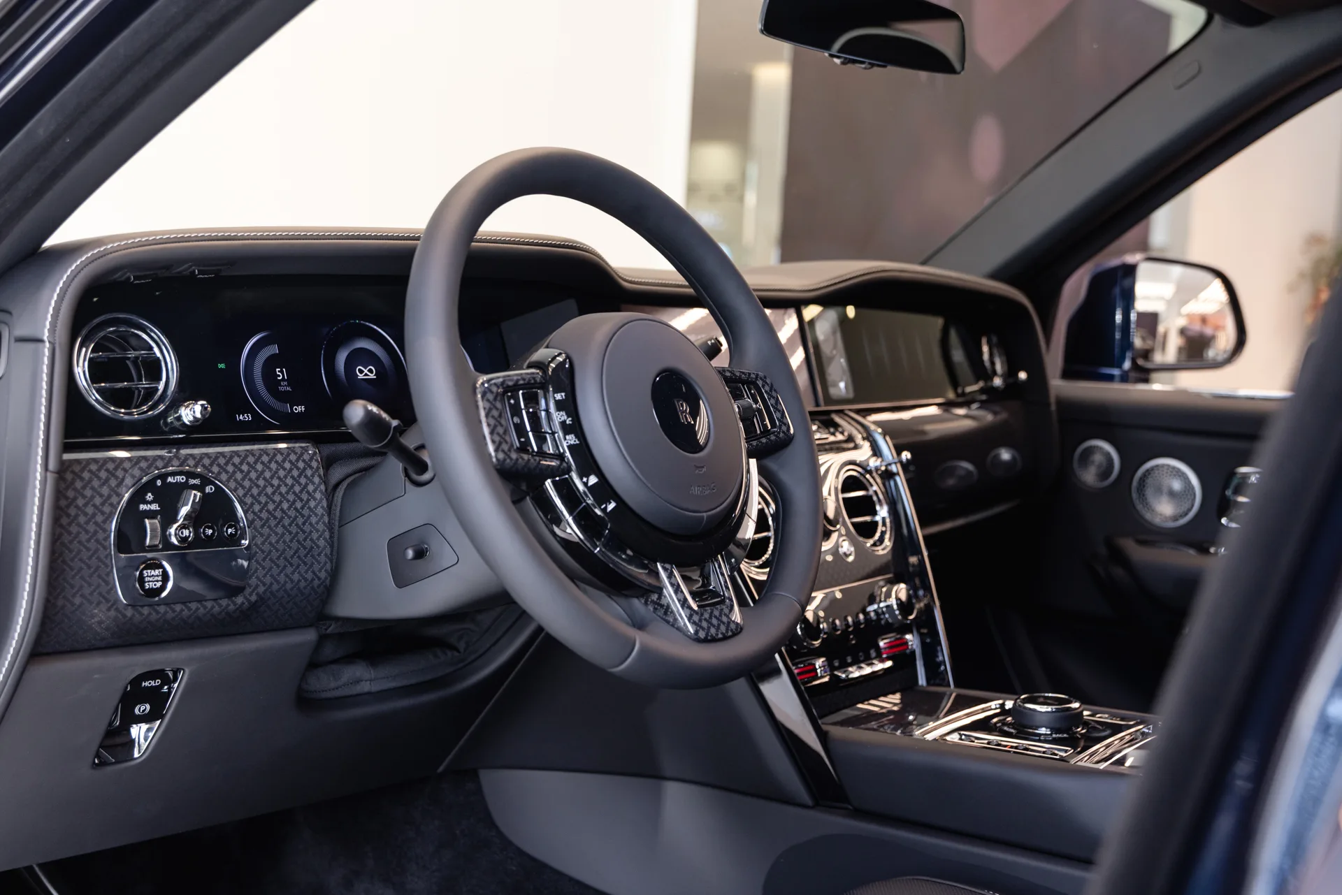 2026 Rolls-Royce Cullinan Series II Black Badge, 21/25