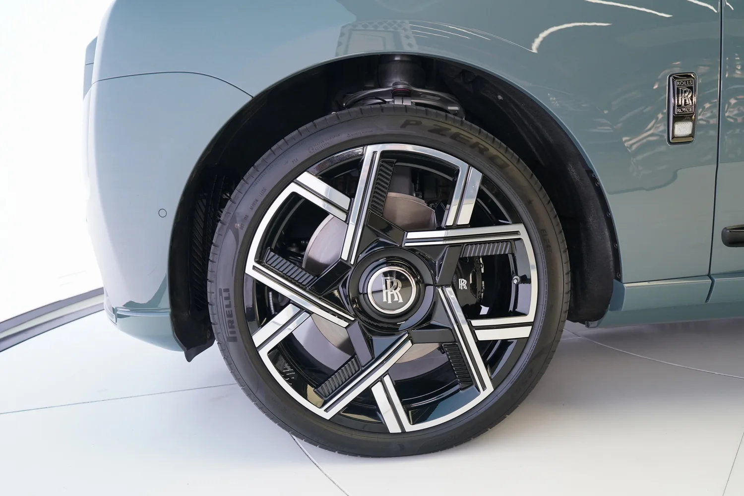 2026 Rolls-Royce Cullinan Series II Black Badge, 6/20
