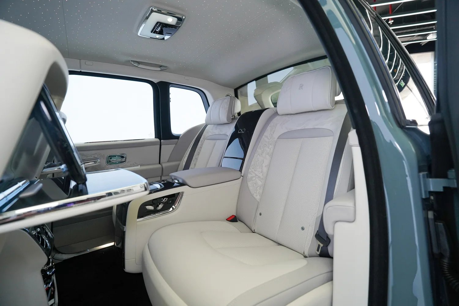 2026 Rolls-Royce Cullinan Series II Black Badge, 14/20