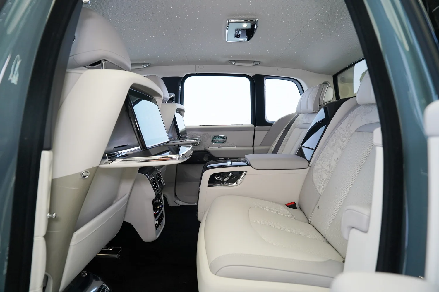 2026 Rolls-Royce Cullinan Series II Black Badge, 15/20