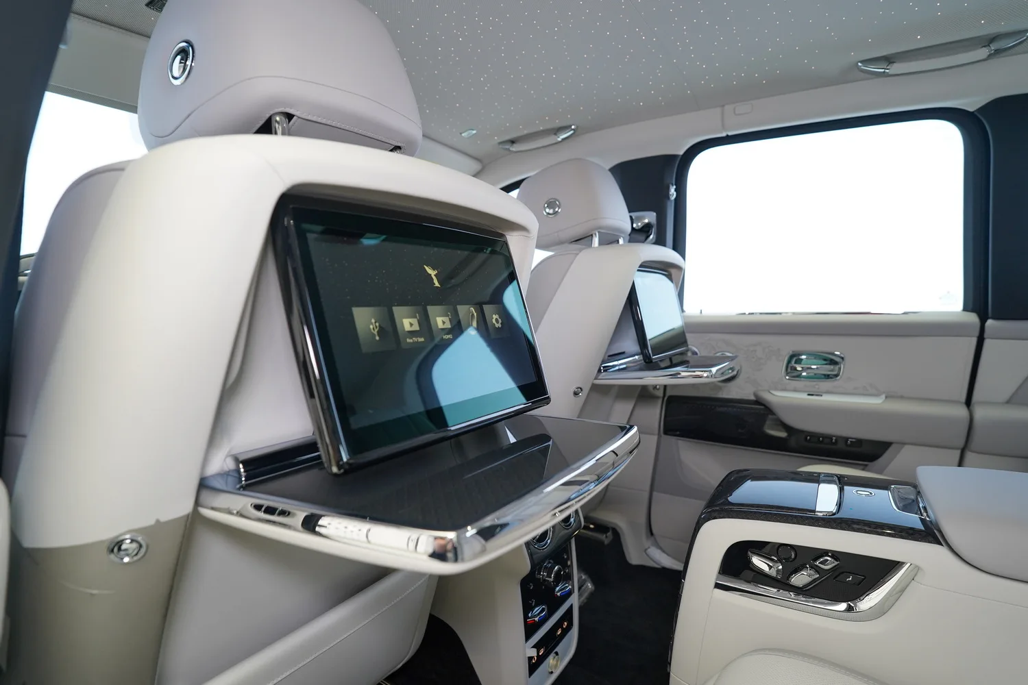 2026 Rolls-Royce Cullinan Series II Black Badge, 17/20