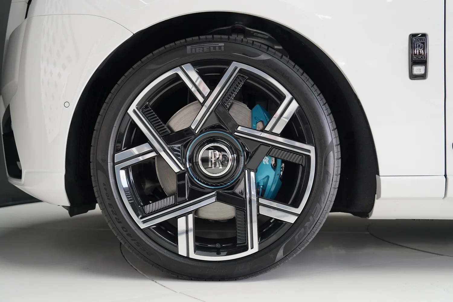 2026 Rolls-Royce Cullinan Series II Black Badge, 8/20