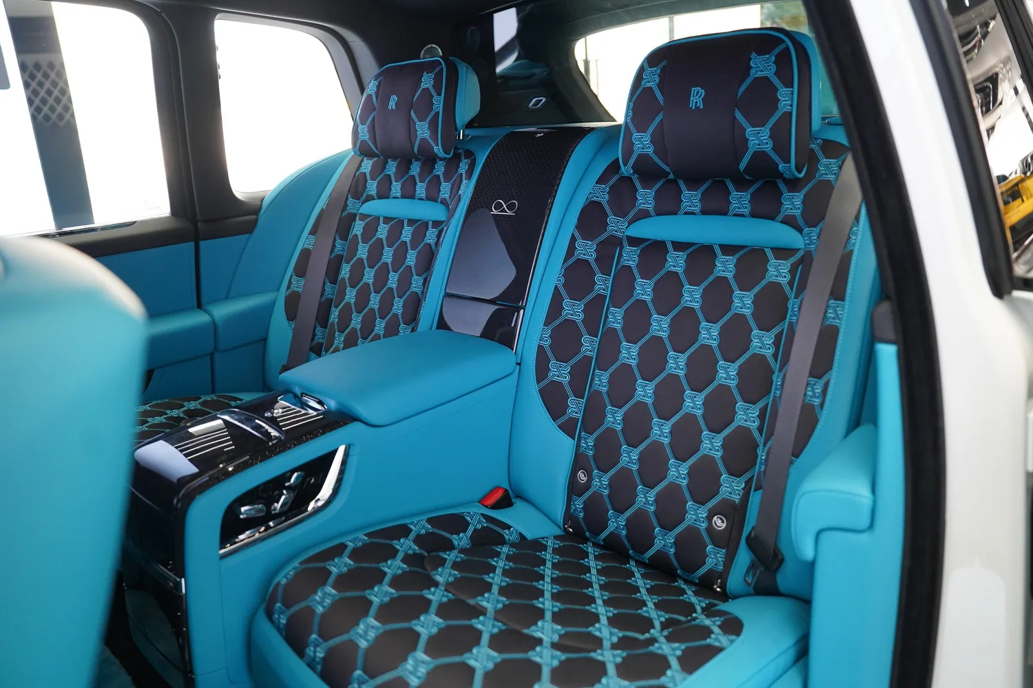 2026 Rolls-Royce Cullinan Series II Black Badge, 15/20