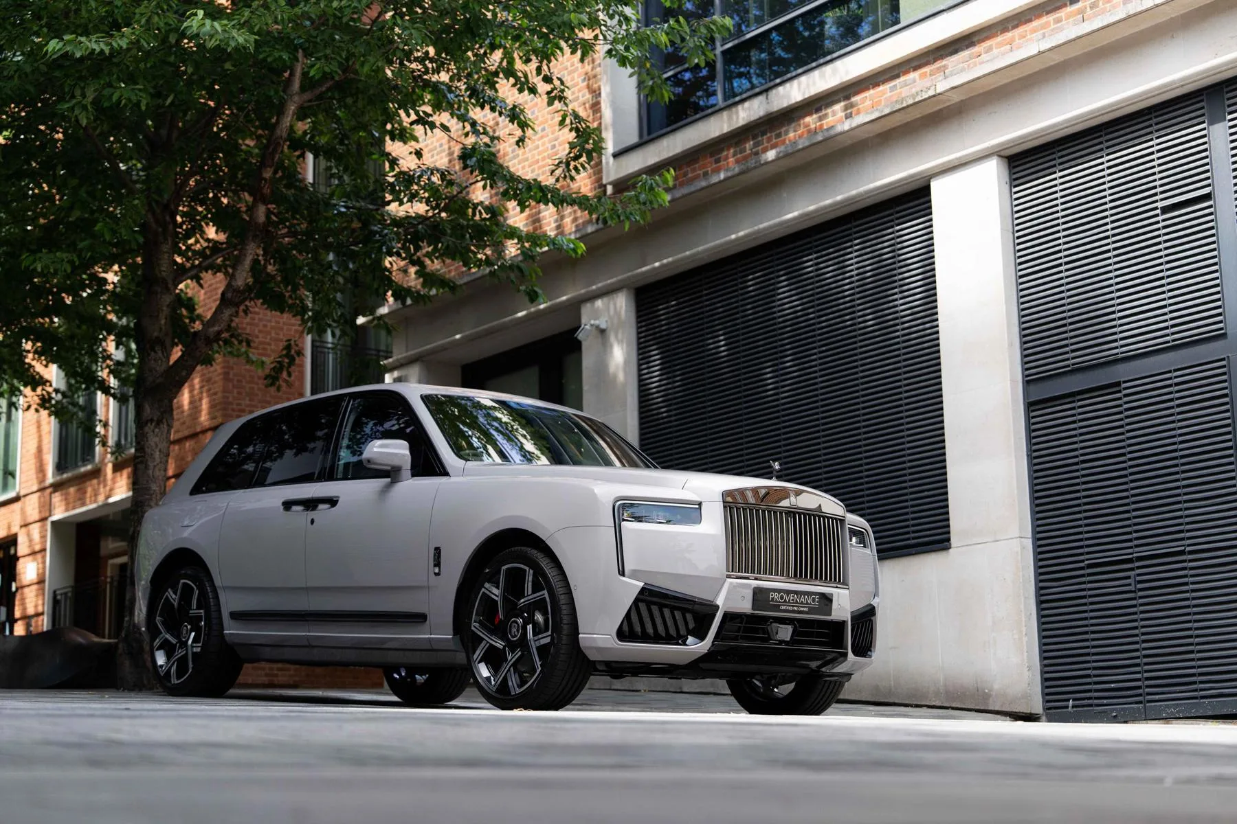 2026 Rolls-Royce Cullinan Black Badge angeboten von einer Vertragshändlergruppe in London, Vereinigtes Königreich, Hauptfoto