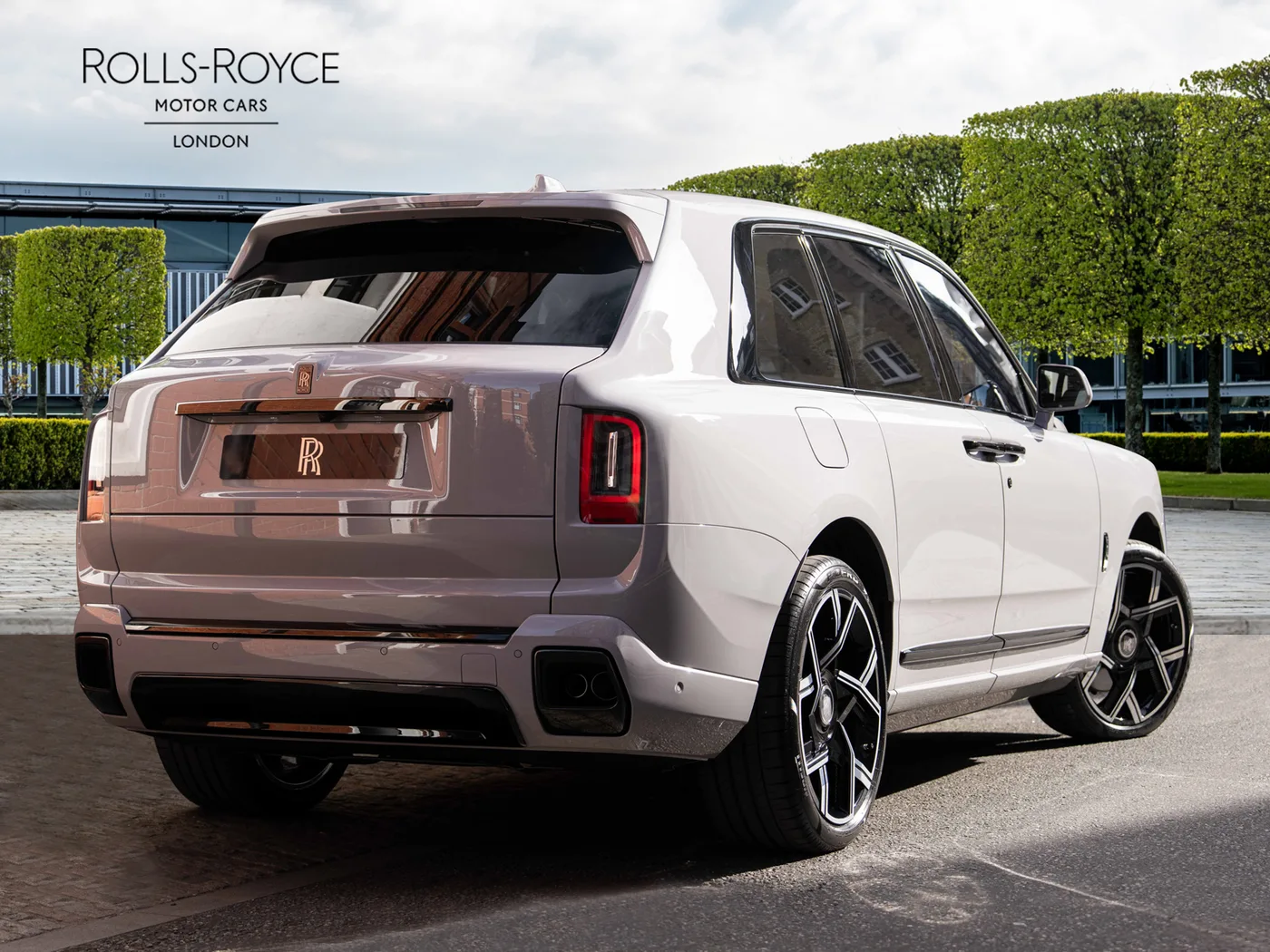 2026 Rolls-Royce Cullinan Black Badge angeboten von einer Vertragshändlergruppe in London, Vereinigtes Königreich, Foto 2 von 25