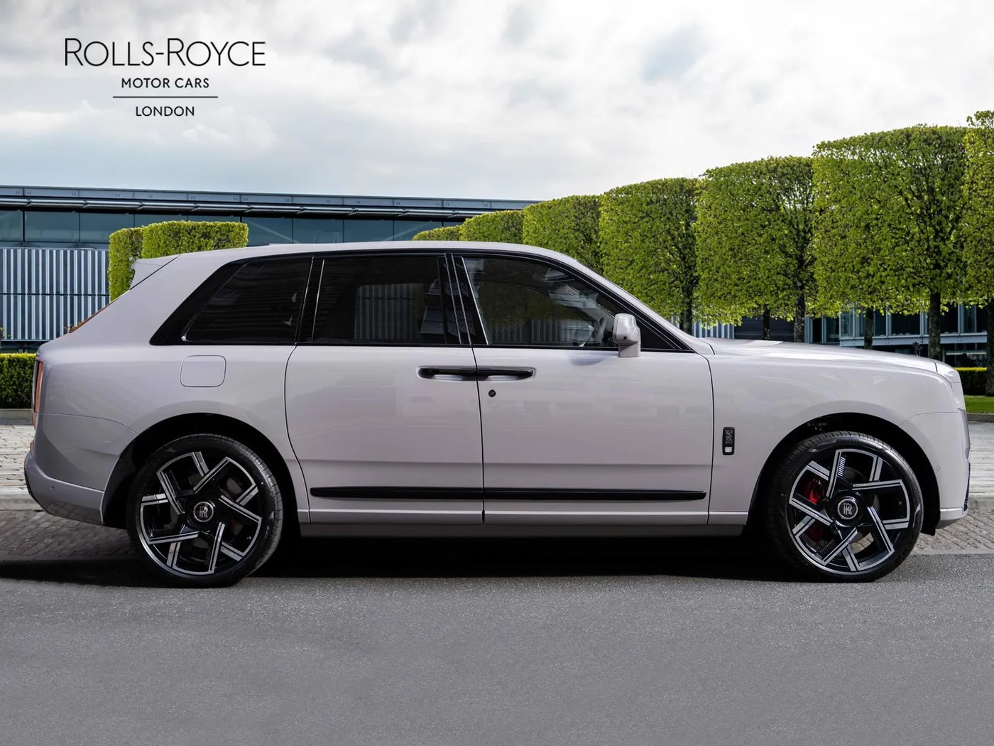 2026 Rolls-Royce Cullinan Black Badge angeboten von einer Vertragshändlergruppe in London, Vereinigtes Königreich, Foto 3 von 25