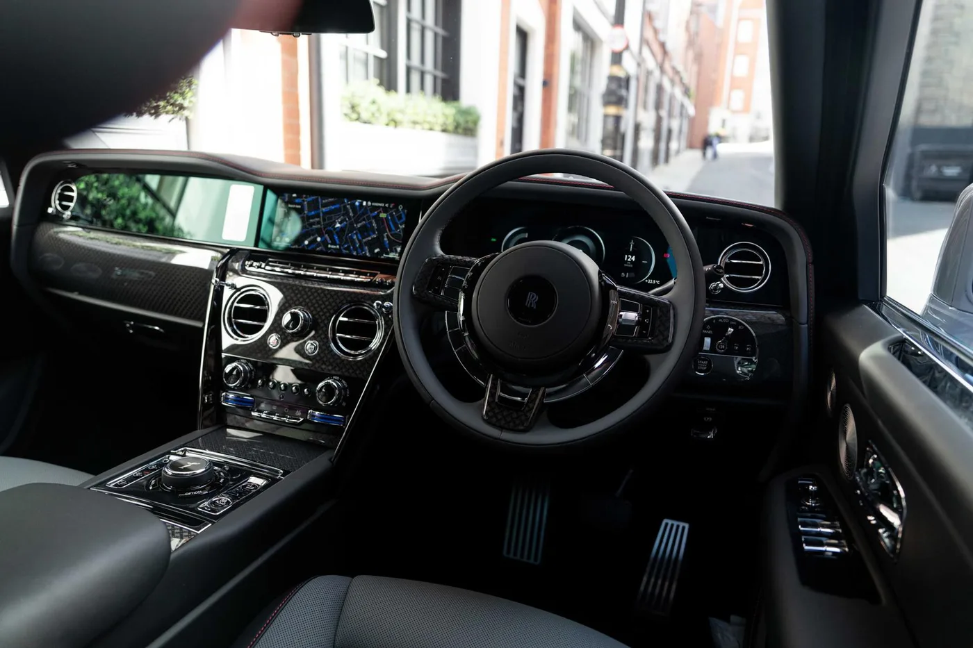 2026 Rolls-Royce Cullinan Black Badge angeboten von einer Vertragshändlergruppe in London, Vereinigtes Königreich, Foto 4 von 25