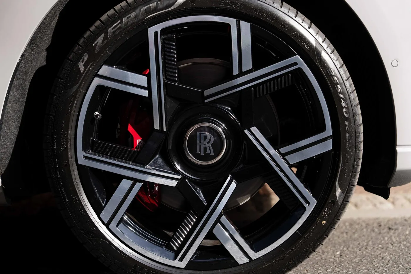 2026 Rolls-Royce Cullinan Black Badge angeboten von einer Vertragshändlergruppe in London, Vereinigtes Königreich, Foto 9 von 25