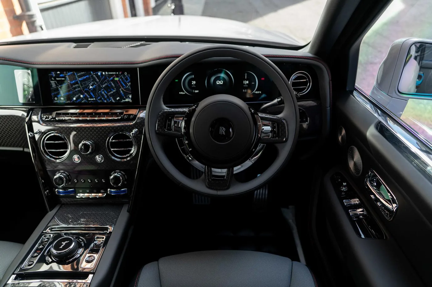 2026 Rolls-Royce Cullinan Black Badge angeboten von einer Vertragshändlergruppe in London, Vereinigtes Königreich, Foto 10 von 25