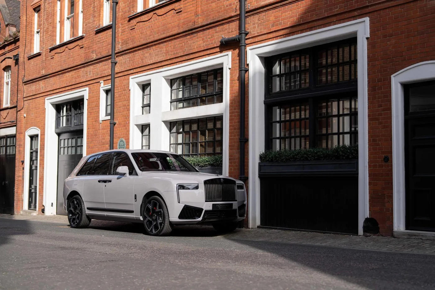 2026 Rolls-Royce Cullinan Black Badge angeboten von einer Vertragshändlergruppe in London, Vereinigtes Königreich, Foto 14 von 25