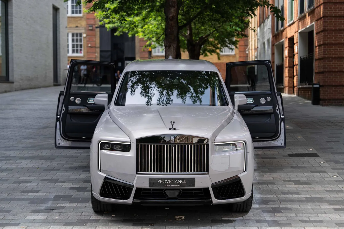 2026 Rolls-Royce Cullinan Black Badge angeboten von einer Vertragshändlergruppe in London, Vereinigtes Königreich, Foto 19 von 25
