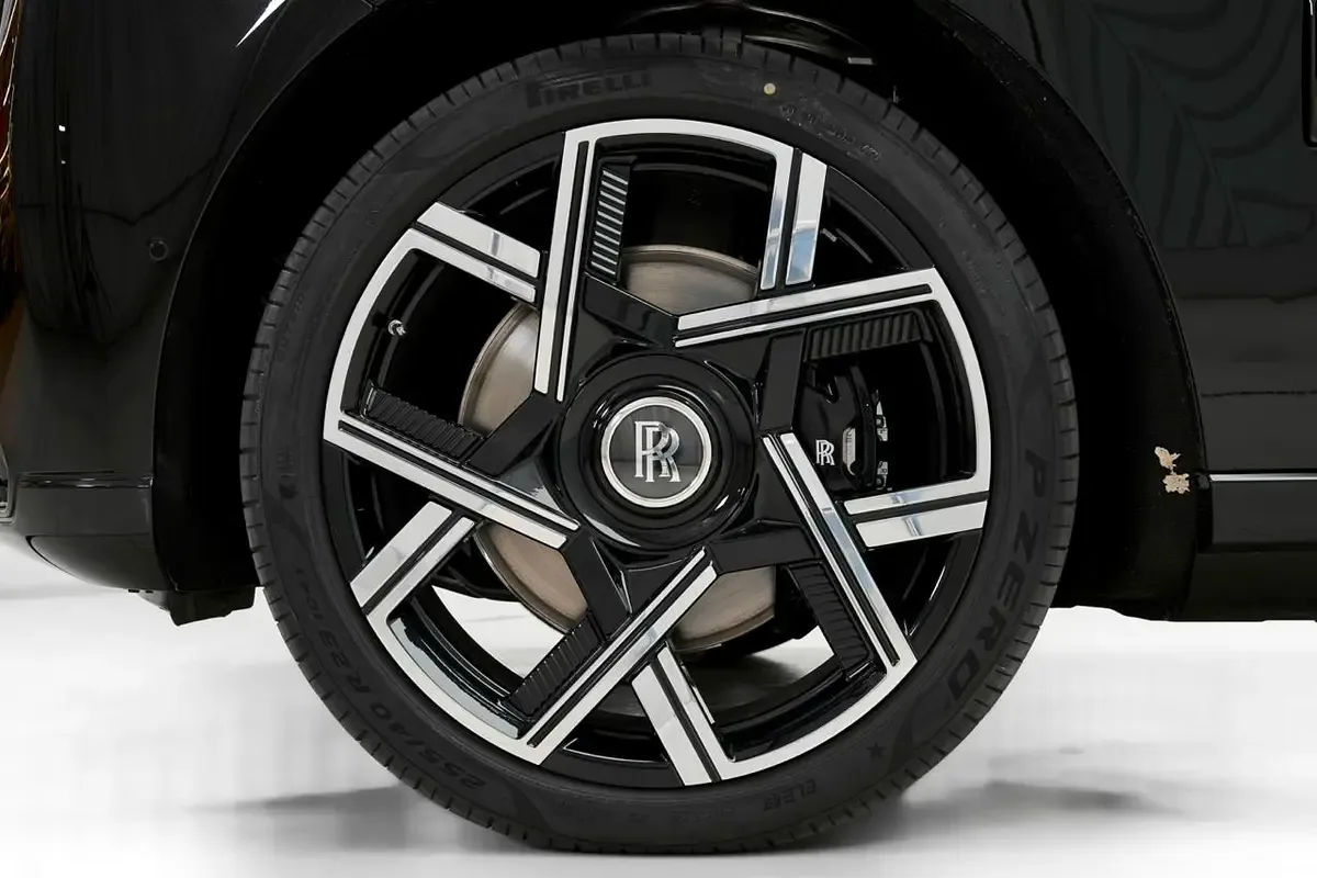 2026 Rolls-Royce Cullinan Series II Black Badge, 9/14