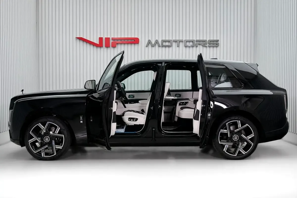 2026 Rolls-Royce Cullinan Series II Black Badge, 8/15