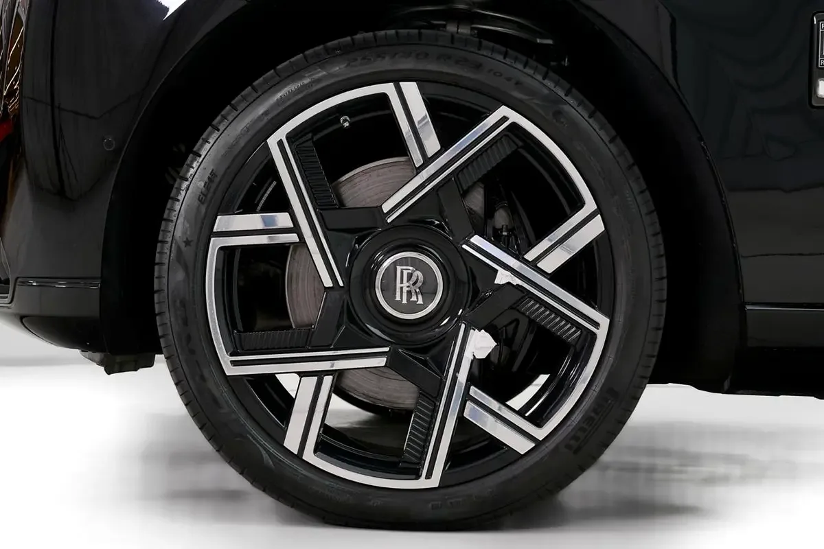 2026 Rolls-Royce Cullinan Series II Black Badge, 9/15