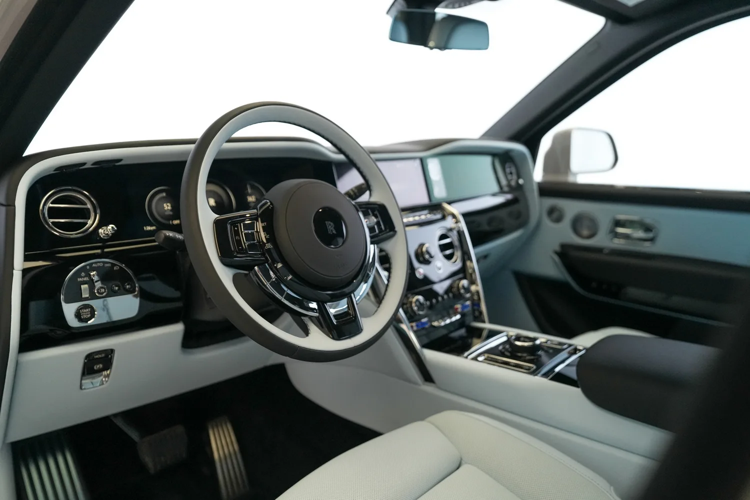 2026 Rolls-Royce Cullinan Series II, 3/17