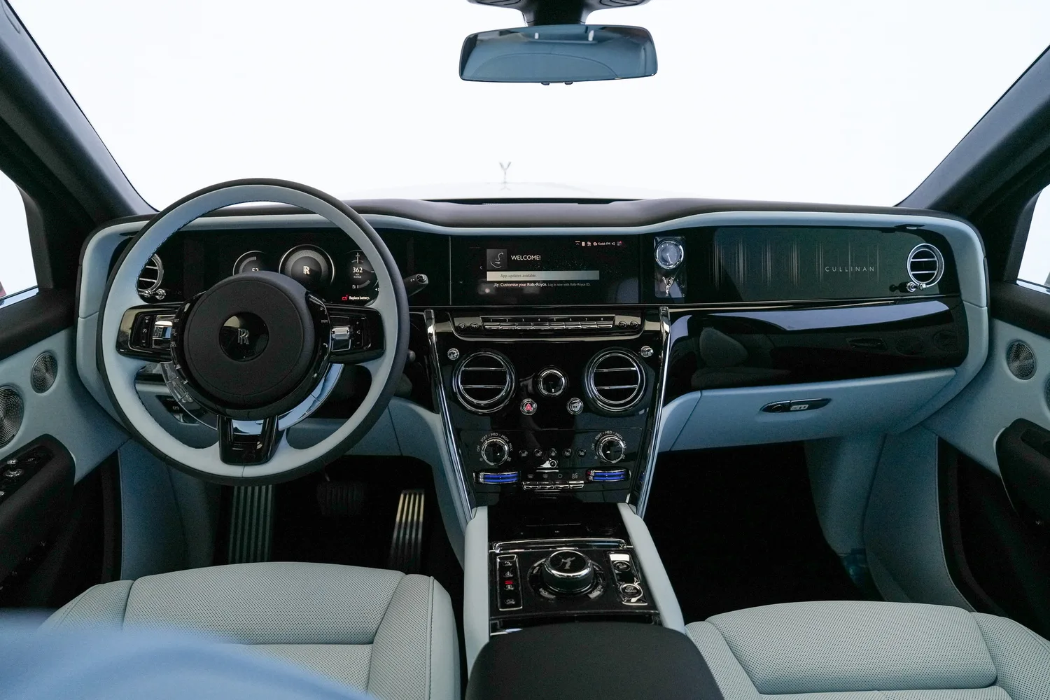 2026 Rolls-Royce Cullinan Series II, 8/17