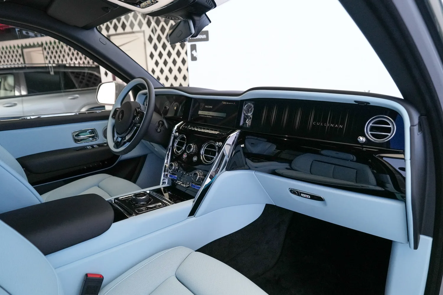 2026 Rolls-Royce Cullinan Series II, 11/17
