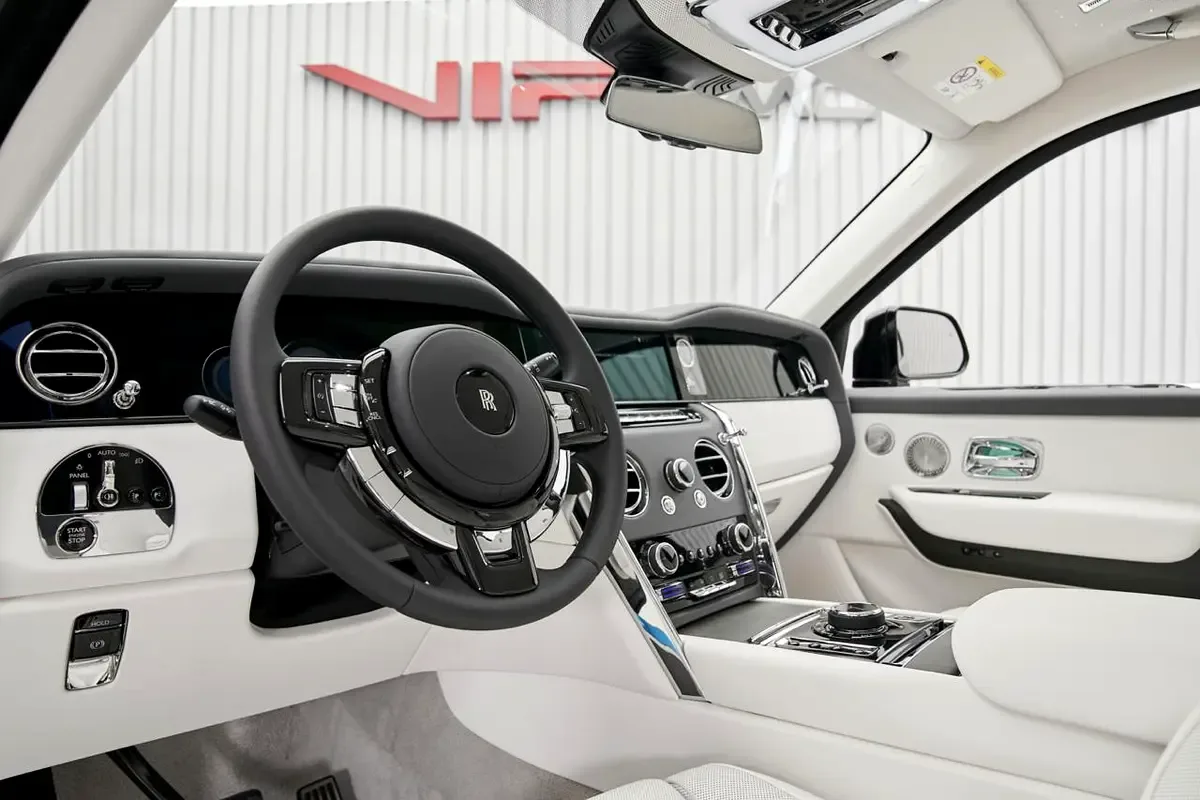 2026 Rolls-Royce Cullinan Series II, 10/13