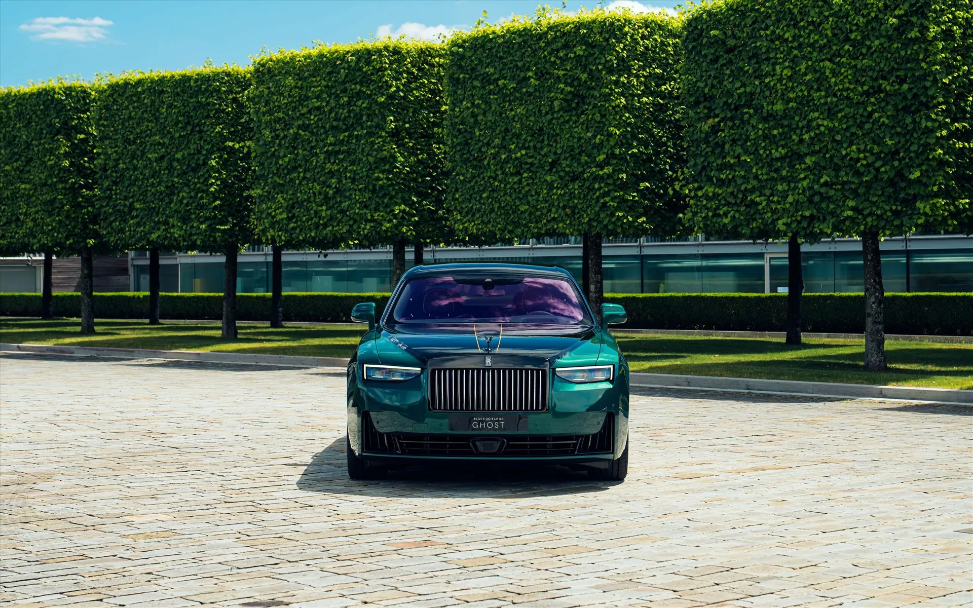 2026 Rolls-Royce Ghost Series II Black Badge, 2/5