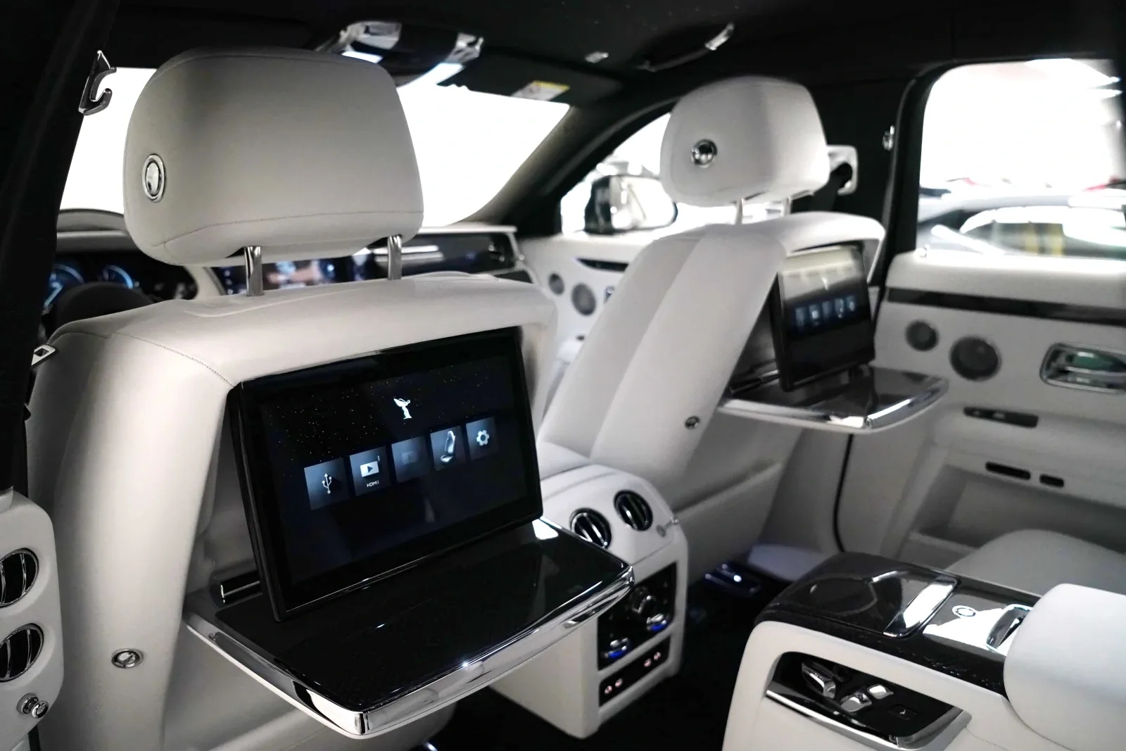 2026 Rolls-Royce Ghost Series II Black Badge, 13/14