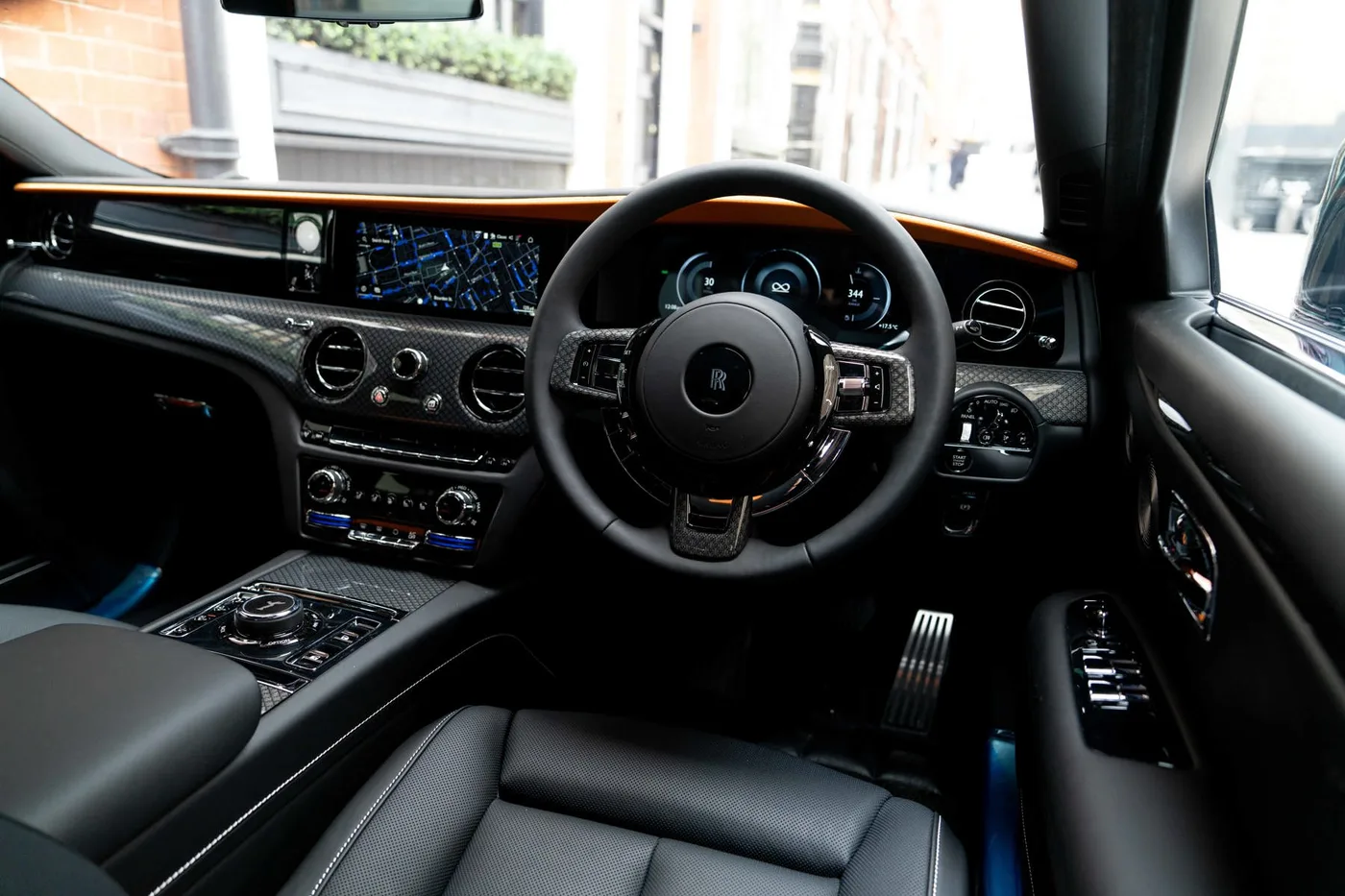 2026 Rolls-Royce Ghost Black Badge angeboten von einer Vertragshändlergruppe in London, Vereinigtes Königreich, Foto 5 von 25