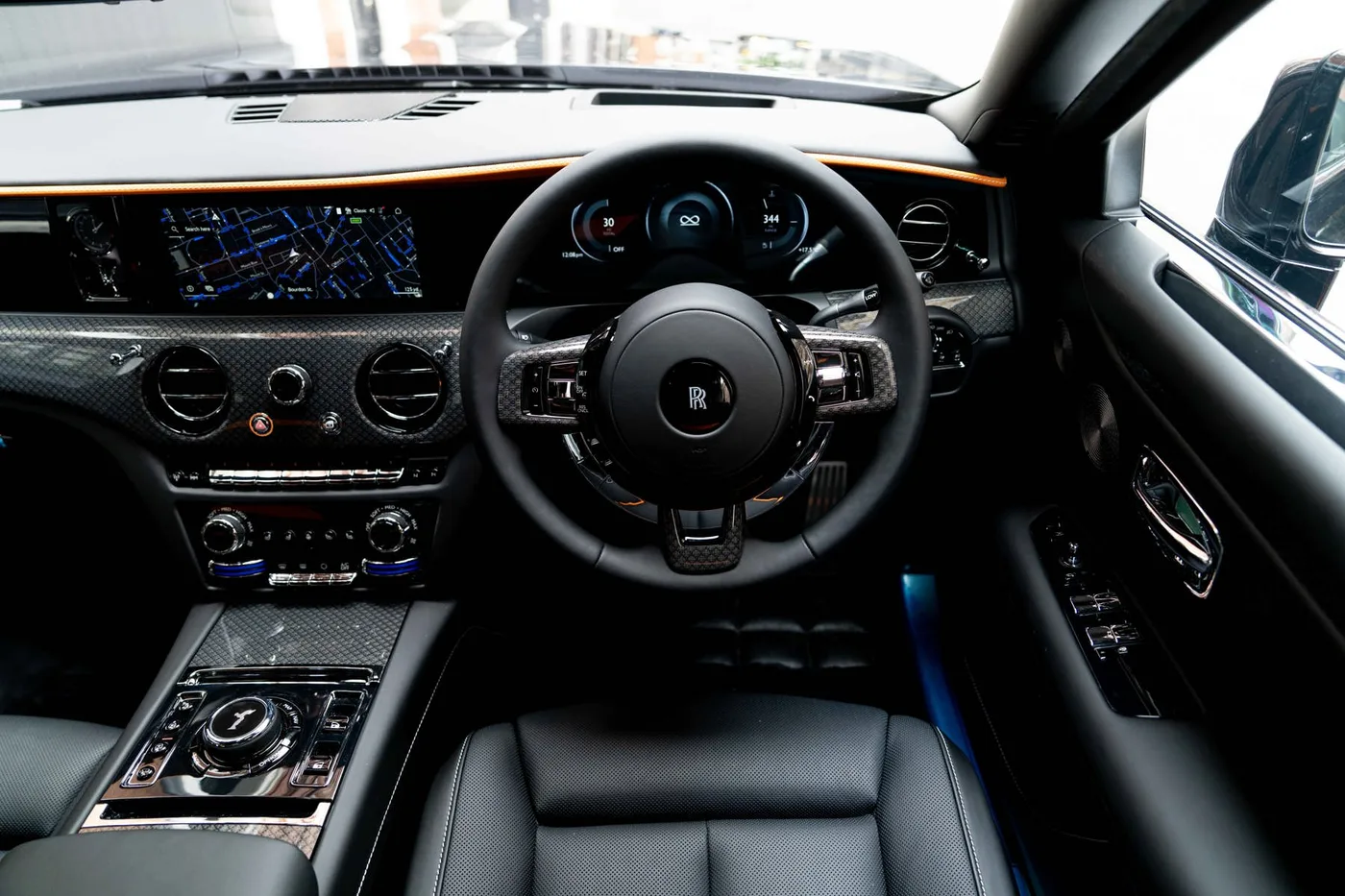2026 Rolls-Royce Ghost Black Badge angeboten von einer Vertragshändlergruppe in London, Vereinigtes Königreich, Foto 11 von 25