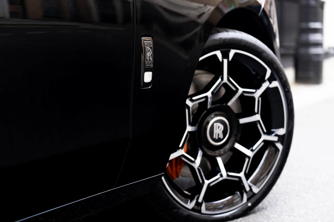 2026 Rolls-Royce Ghost Black Badge angeboten von einer Vertragshändlergruppe in London, Vereinigtes Königreich, Foto 24 von 25