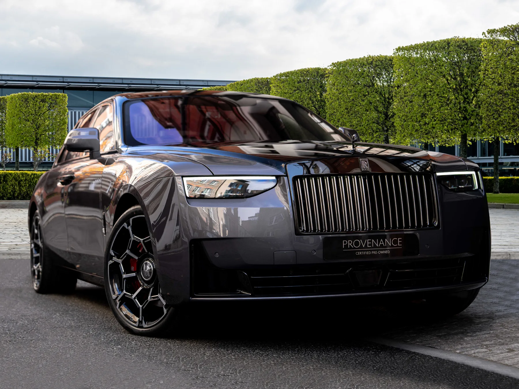 2026 Rolls-Royce Ghost Series II Black Badge proposée par un groupe de concessions agréées à London, Royaume-Uni, photo principale