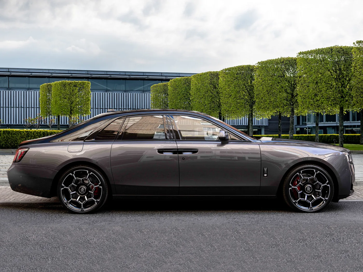 2026 Rolls-Royce Ghost Series II Black Badge angeboten von einer Vertragshändlergruppe in London, Vereinigtes Königreich, Foto 3 von 25