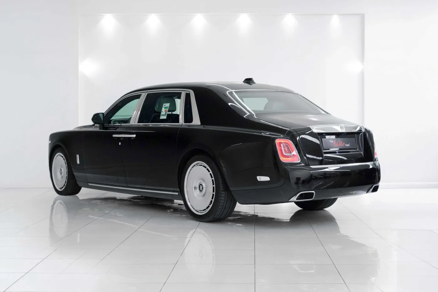 2026 Rolls-Royce Phantom Extended offered by a specialist dealer in Dubai, United Arab Emirates, photo 5 of 10