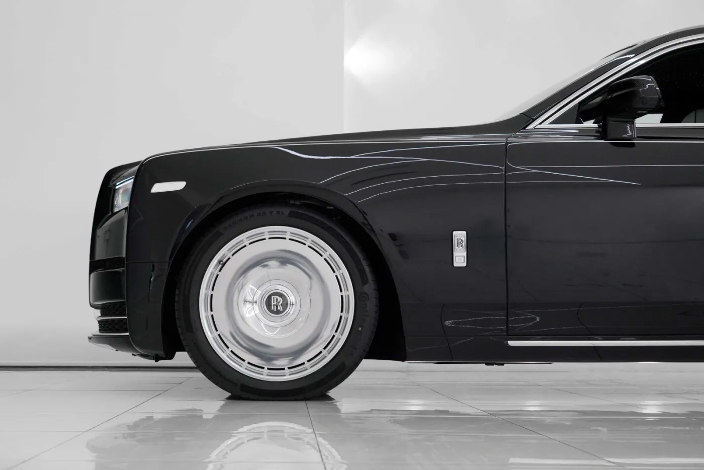 2026 Rolls-Royce Phantom Extended offered by a specialist dealer in Dubai, United Arab Emirates, photo 7 of 10