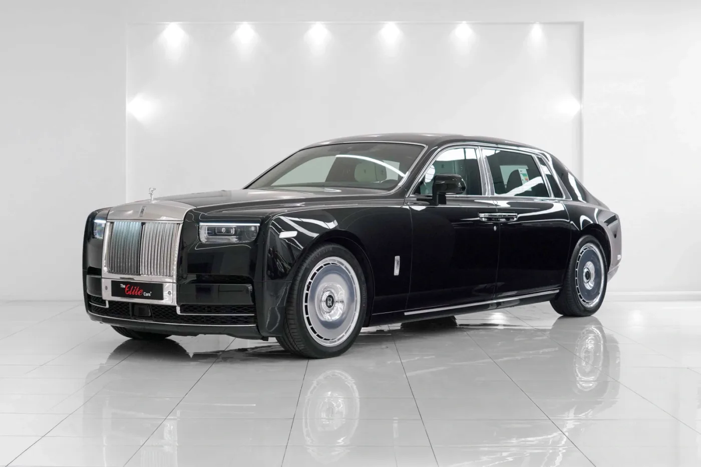 2026 Rolls-Royce Phantom Extended offered by a specialist dealer in Dubai, United Arab Emirates, photo 8 of 10