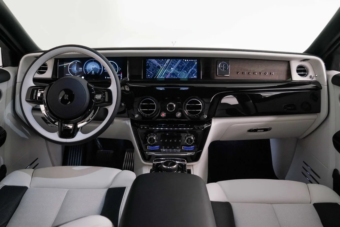 2026 Rolls-Royce Phantom Extended offered by a specialist dealer in Dubai, United Arab Emirates, photo 10 of 10