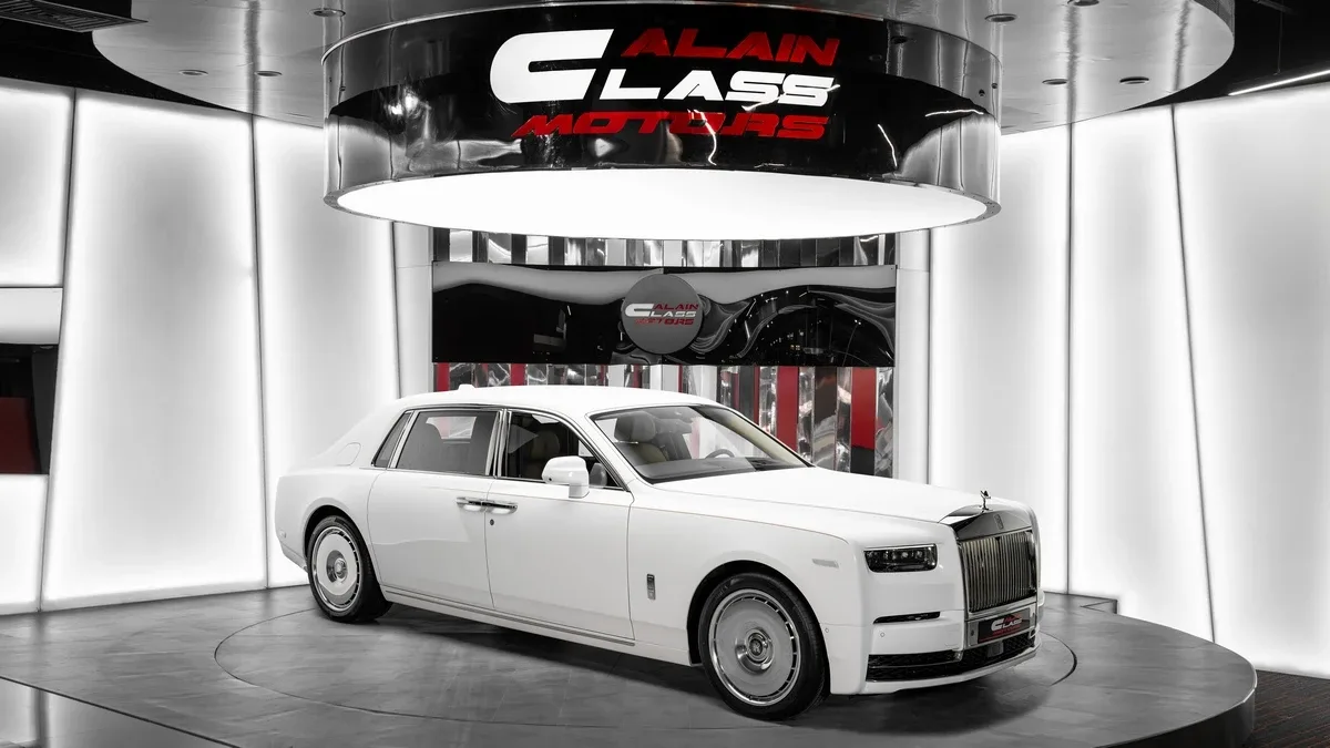 2026 Rolls-Royce Phantom Extended proposée par un concessionnaire spécialisé à Dubai, Émirats arabes unis, photo principale