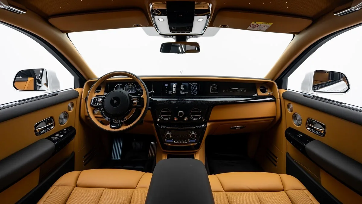 2026 Rolls-Royce Phantom Extended proposée par un concessionnaire spécialisé à Dubai, Émirats arabes unis, photo 16 sur 25