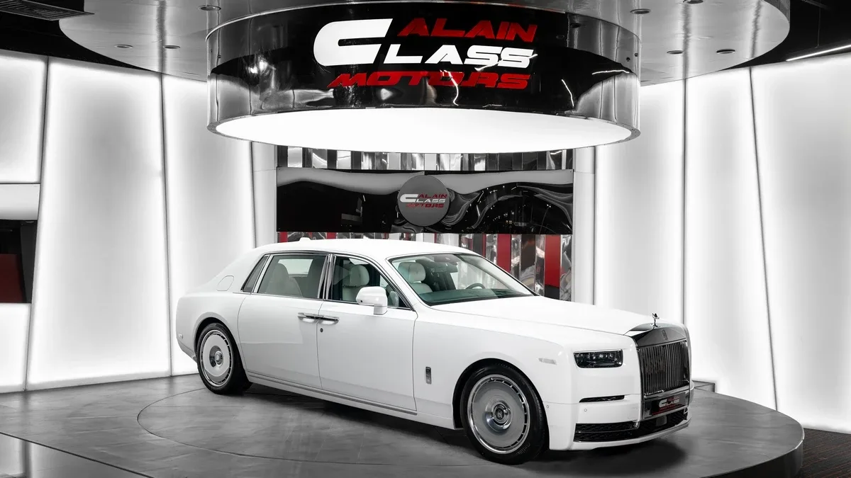 2026 Rolls-Royce Phantom Extended angeboten von einem Fachhändler in Dubai, Vereinigte Arabische Emirate, Hauptfoto