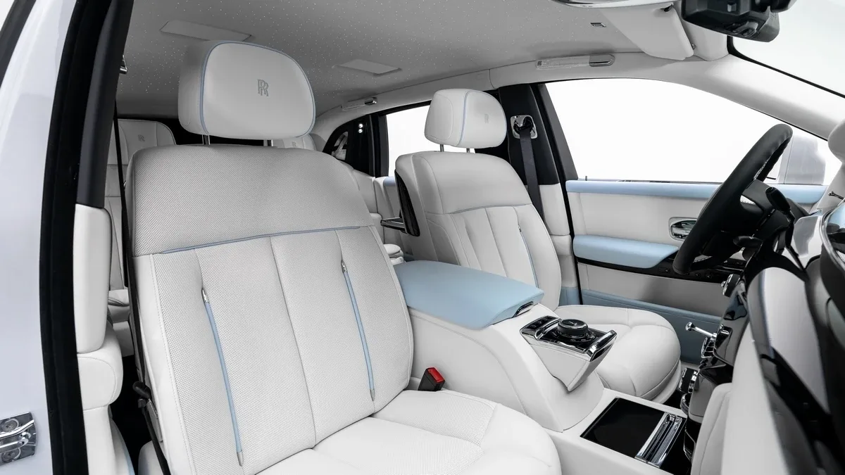 2026 Rolls-Royce Phantom Extended angeboten von einem Fachhändler in Dubai, Vereinigte Arabische Emirate, Foto 22 von 25