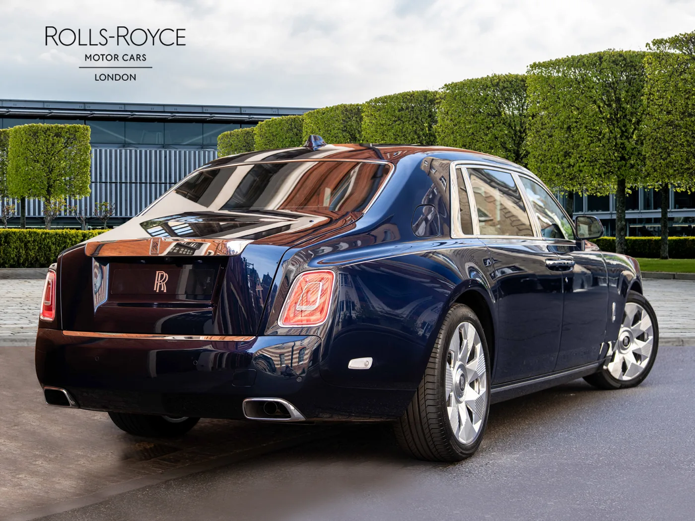 2026 Rolls-Royce Phantom Extended angeboten von einer Vertragshändlergruppe in London, Vereinigtes Königreich, Foto 2 von 25