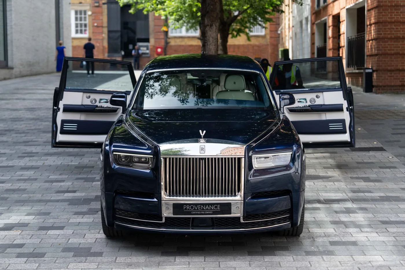 2026 Rolls-Royce Phantom Extended angeboten von einer Vertragshändlergruppe in London, Vereinigtes Königreich, Foto 16 von 25