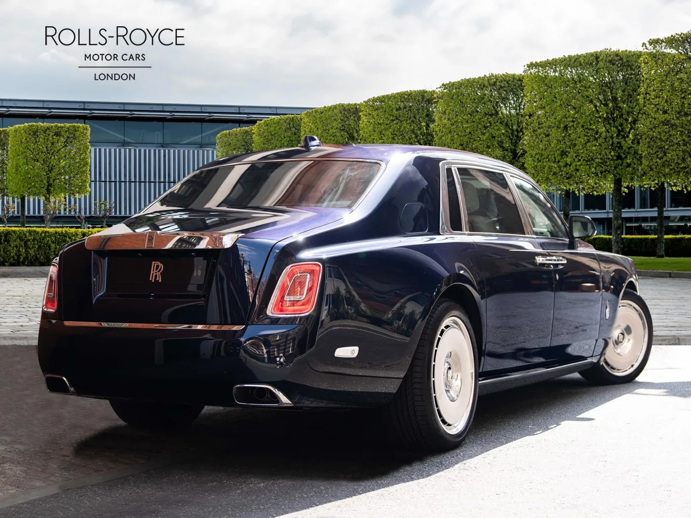 2026 Rolls-Royce Phantom Extended angeboten von einer Vertragshändlergruppe in London, Vereinigtes Königreich, Foto 3 von 25