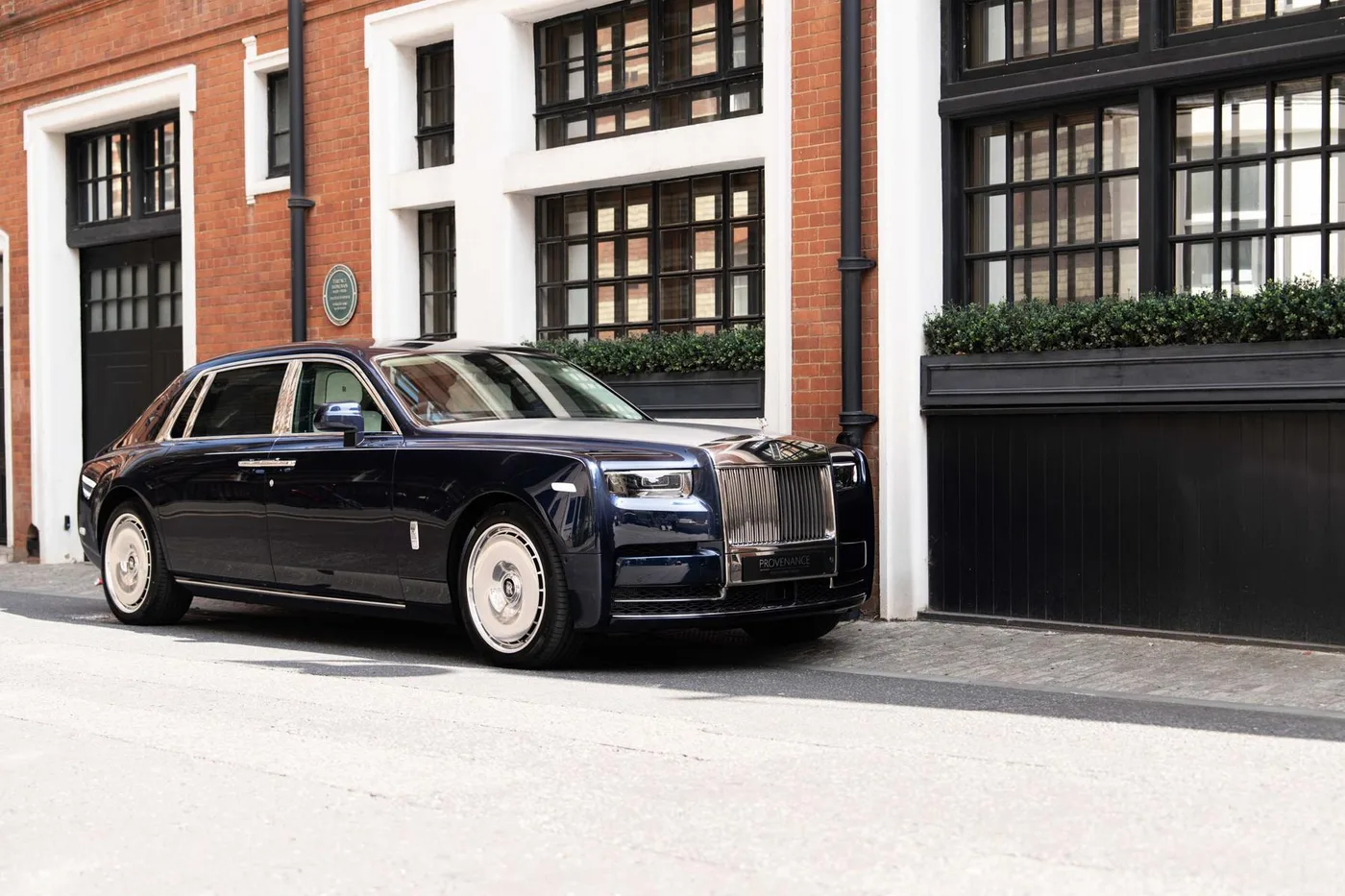 2026 Rolls-Royce Phantom Extended angeboten von einer Vertragshändlergruppe in London, Vereinigtes Königreich, Foto 13 von 25