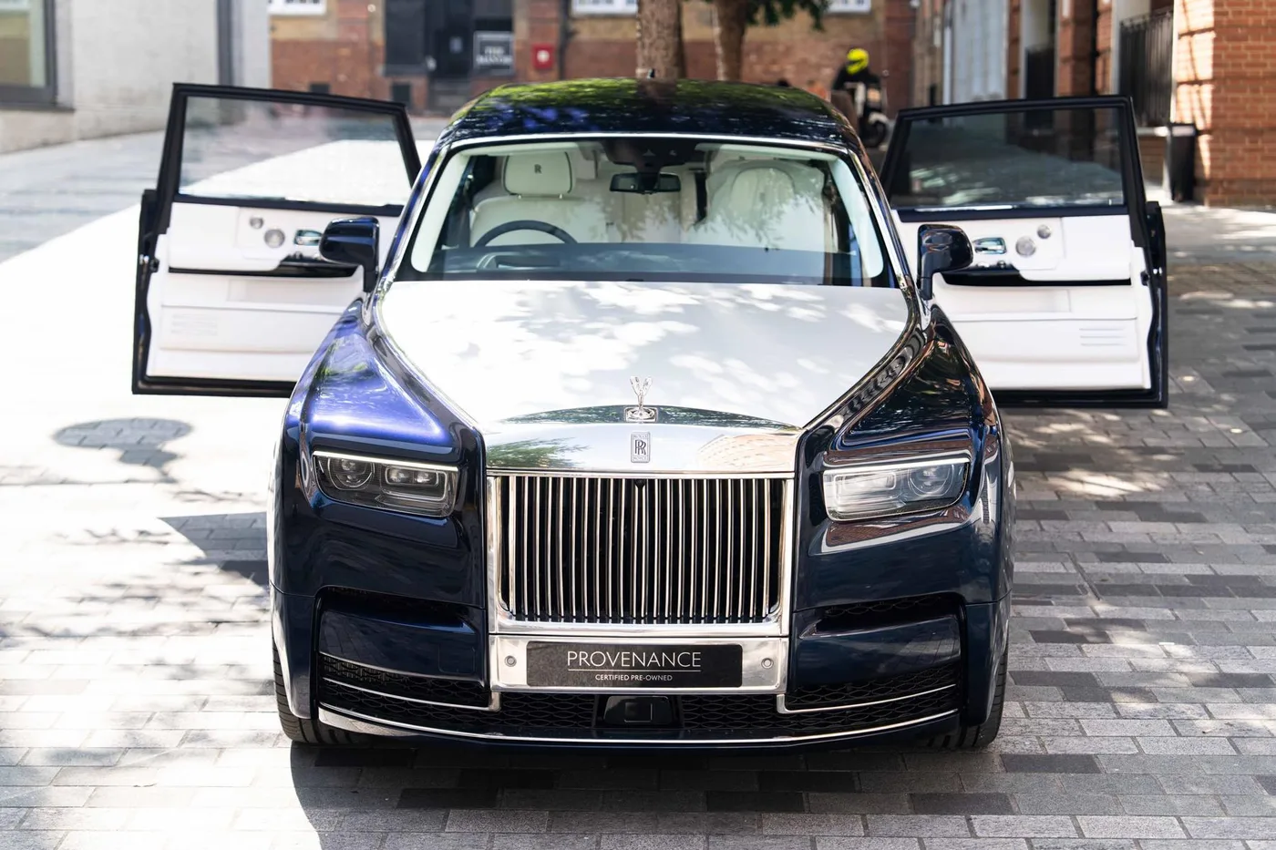 2026 Rolls-Royce Phantom Extended angeboten von einer Vertragshändlergruppe in London, Vereinigtes Königreich, Foto 18 von 25