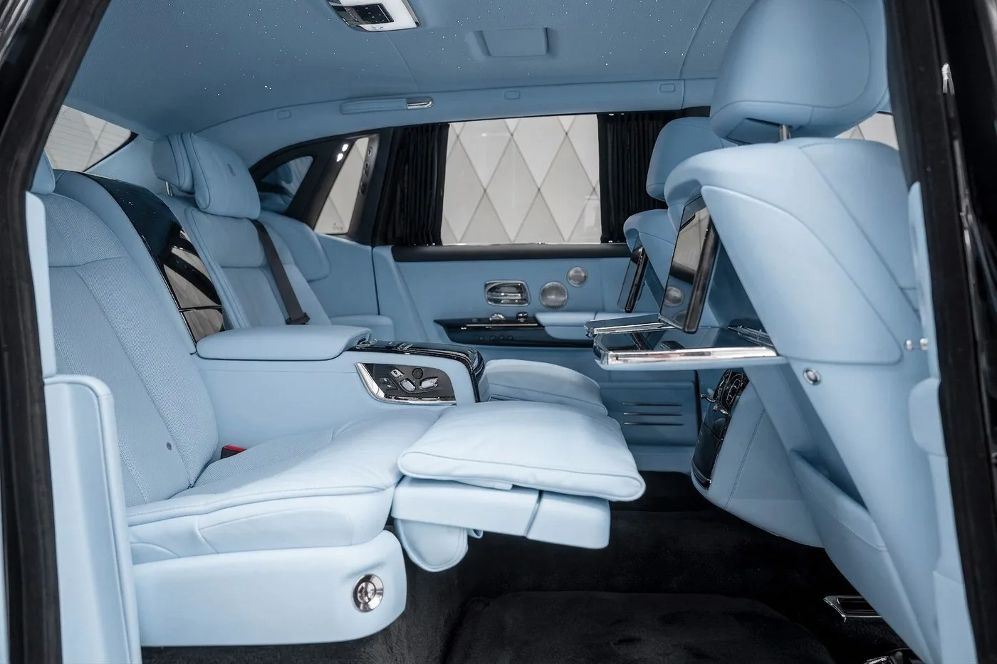 2026 Rolls-Royce Phantom Extended angeboten von einem Supersportwagenhändler in Schenefeld, Deutschland, Foto 13 von 14