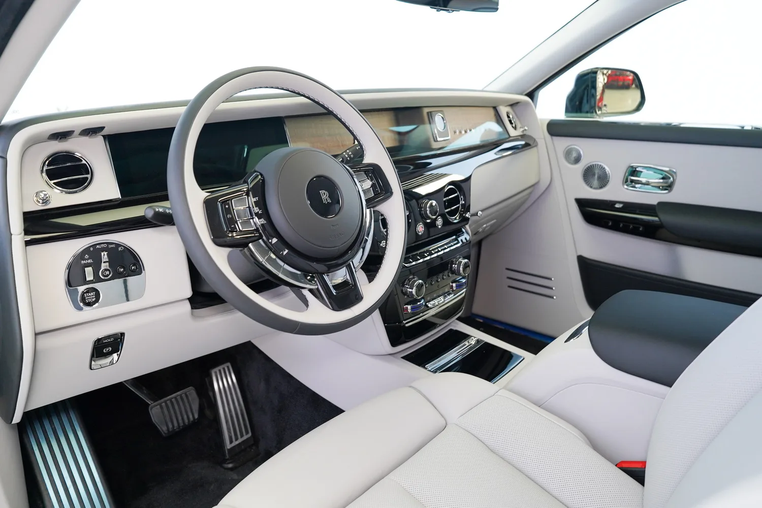 2026 Rolls-Royce Phantom Extended, 8/19