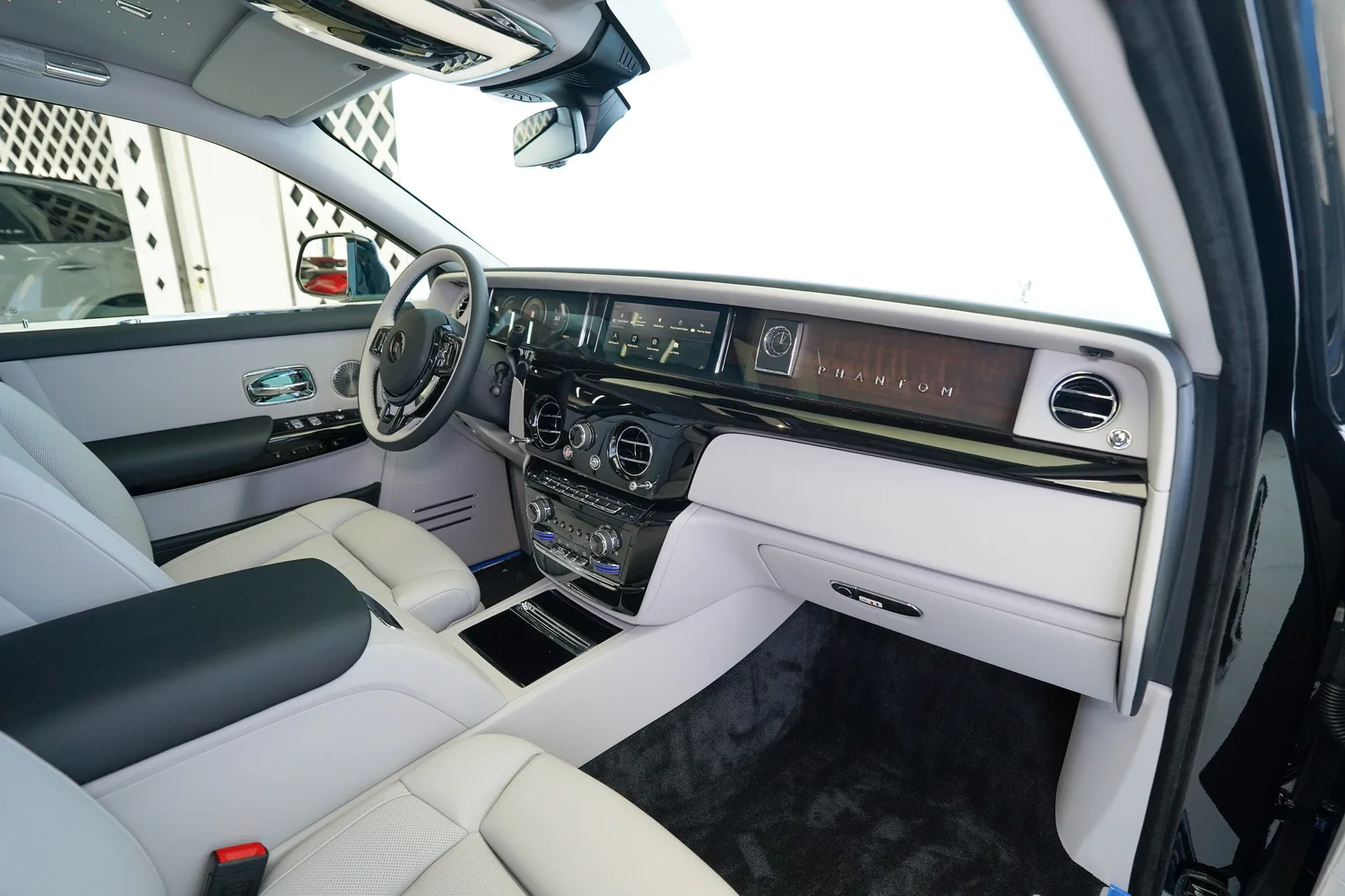 2026 Rolls-Royce Phantom Extended, 17/19