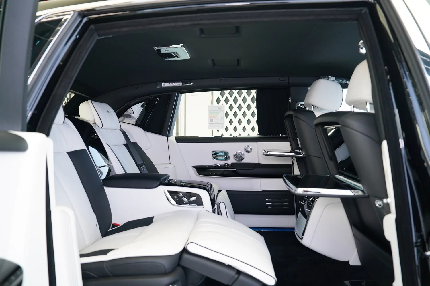 2026 Rolls-Royce Phantom Extended, 8/14
